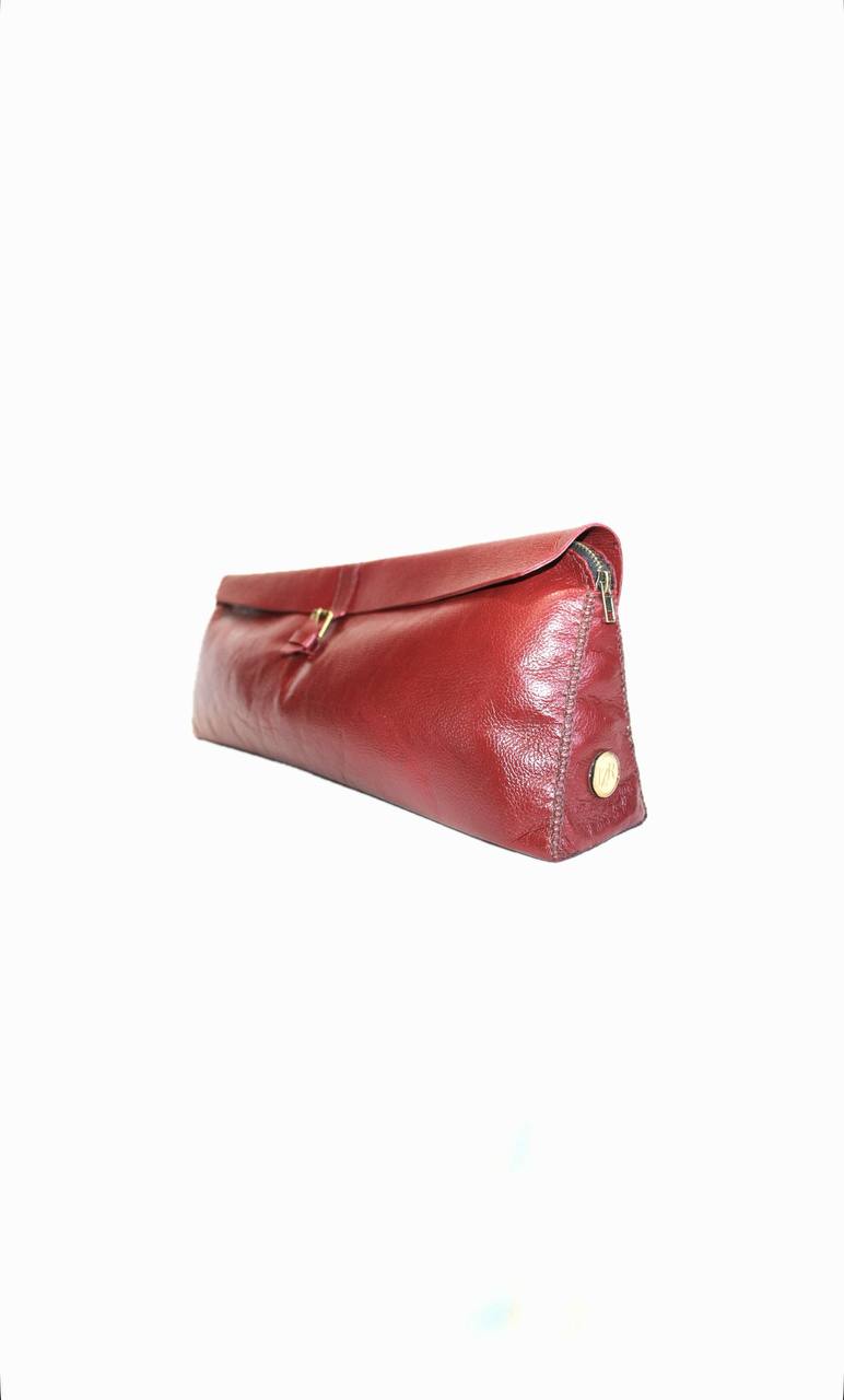 The Unarmed clutch. image 1